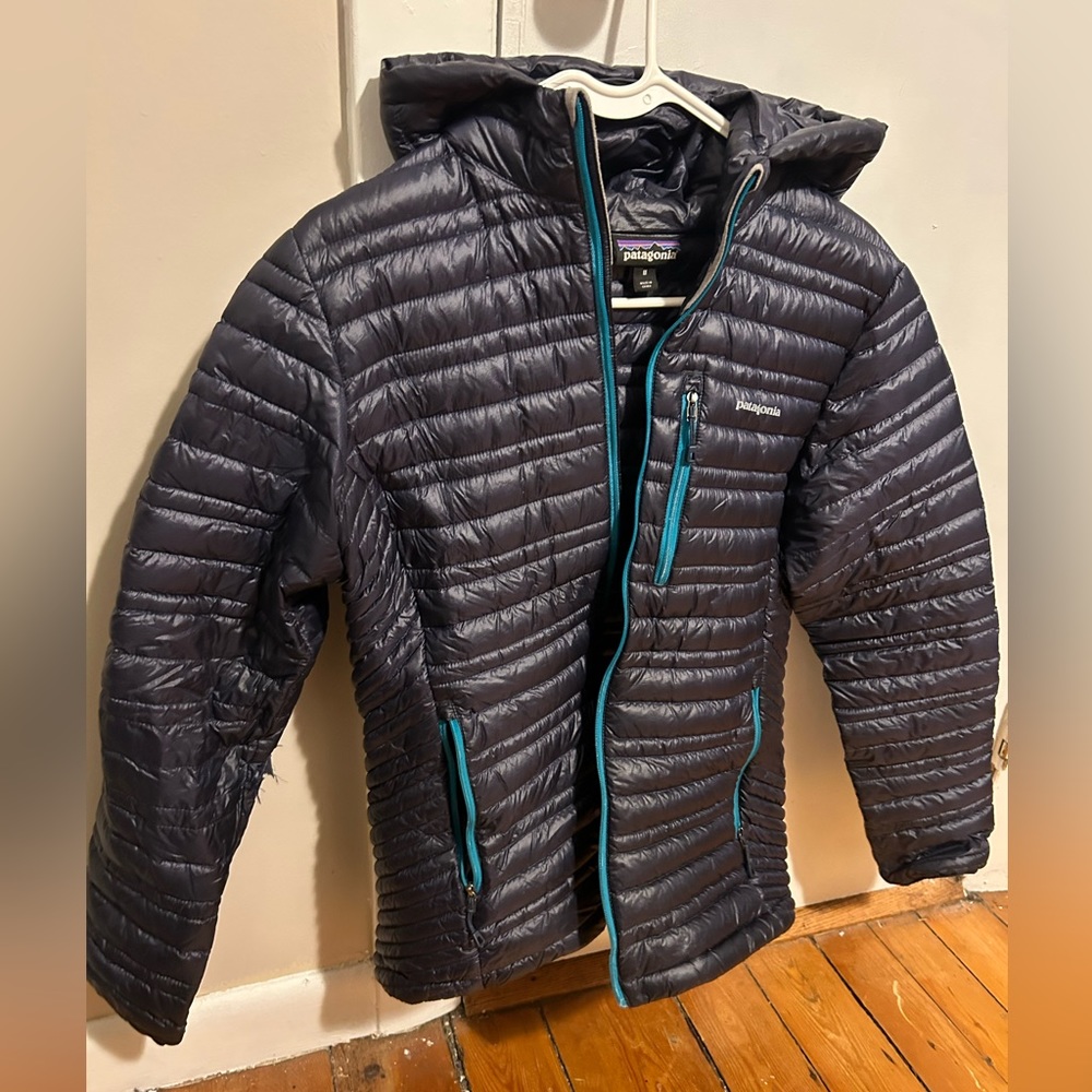 Patagonia Women's Down Sweater Hoody - damaged